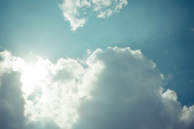 Mavi gökyüzü bulut, vintage tarzı sürecinde