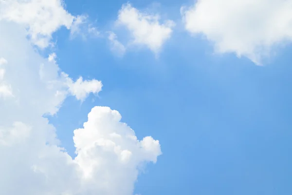 Mavi gökyüzü bulut — Stok fotoğraf