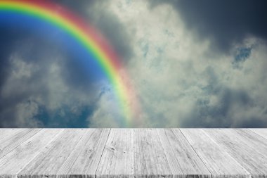 Ahşap Teras ve gökkuşağı gökyüzü bulut mavi, vintag içinde işlem