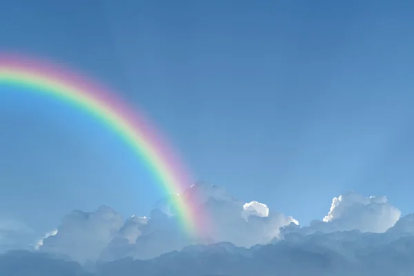 Nube de cielo azul con arco iris — Foto de Stock