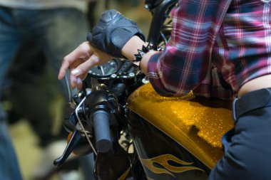 Yakınlaştırma motosiklet gidon arabada göstermek olay