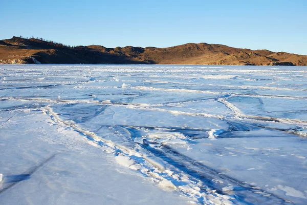 Wunderschöne Landschaft Des Zugefrorenen Baikalsees Kleine Meerenge Winter Sonnig Und — Stockfoto