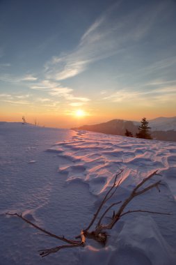 Karpat Dağları gündoğumu ve günbatımı