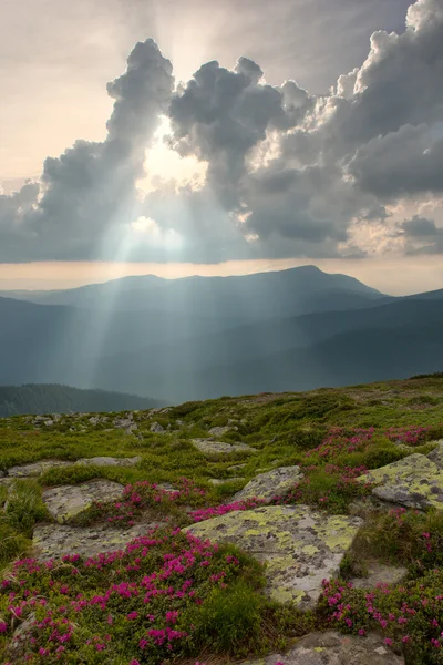 Luz a través de nubes — Foto de Stock