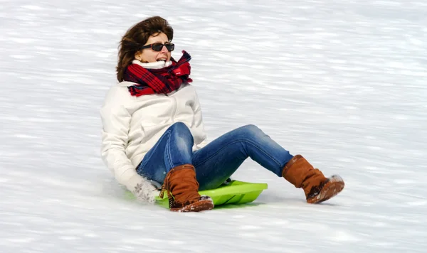 Woman running on sleds from  the hill — Stock Photo, Image