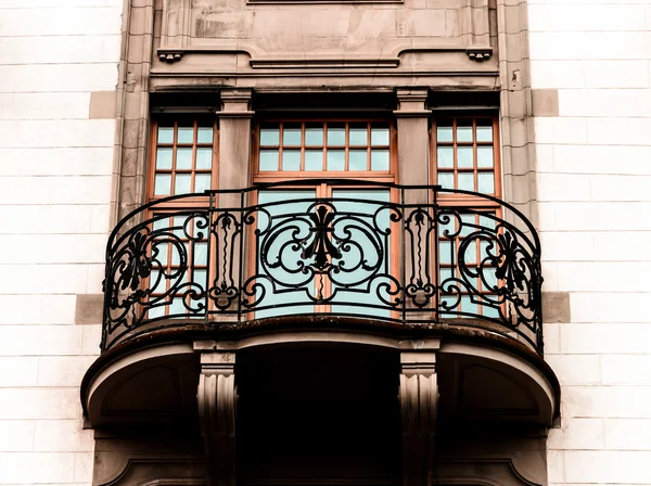 Hermosas ventanas de estilo arquitectónico moderno — Foto de Stock