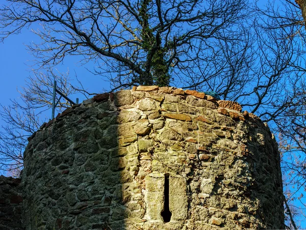 Старая средневековая крепость во Франции — стоковое фото
