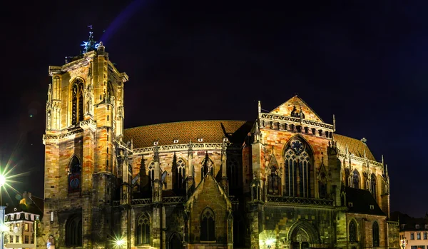 Vista panorámica nocturna de la catedral de Sainte Martin en Colmar —  Fotos de Stock