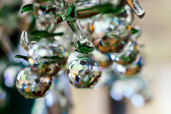 Beaux éléments décoratifs maison fabriqués à partir de verre de cristal — Photo