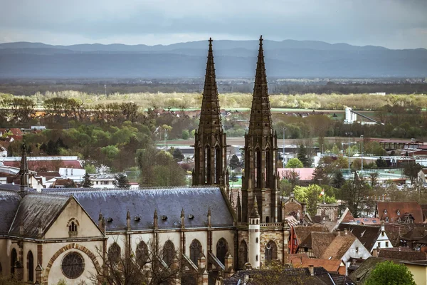 Vieille partie de Obernai aperçu par temps orageux — Photo