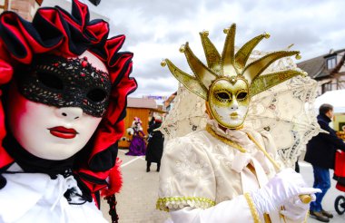 İçerik, 6 Mart 2016: Rosheim, Fransa: Venedik karnaval maskesi