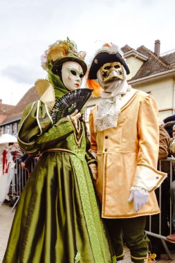 İçerik, 6 Mart 2016: Rosheim, Fransa: Venedik karnaval maskesi