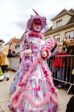 İçerik, 6 Mart 2016: Rosheim, Fransa: Venedik karnaval maskesi