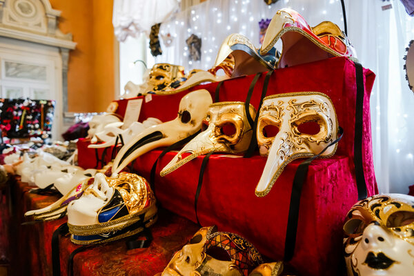 Фабрегас, 6 марта 2016 года: Розанна, Франция: Карнавальная маска
