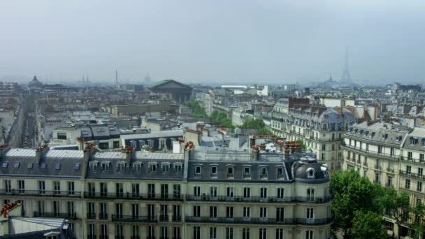 Vista general de París desde el techo de Printemps, Francia — Vídeo de stock