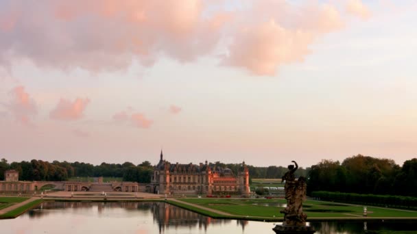 Tramonto sul vecchio castello Chantilly, Francia — Video Stock