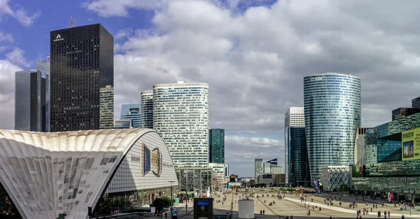 社説は、2016 年 5 月 14 日: パリ、フランス。防衛 skyscrappers vi — ストック写真