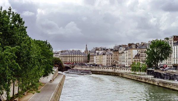 Redakcji, 13 maja 2016: Paryż, Francja. Tradycyjne Paryż stree — Zdjęcie stockowe
