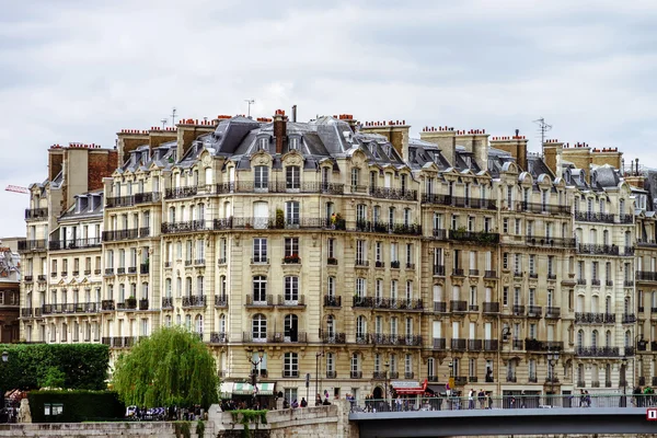 Editorial, 13 de mayo de 2016: París, Francia. Tradicional París stree —  Fotos de Stock