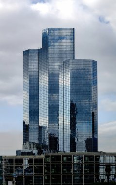 La Defense Avrupa İş Merkezi Paris, Fransa.