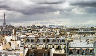 Yaz günü, Paris çatıları panoramik genel bakış