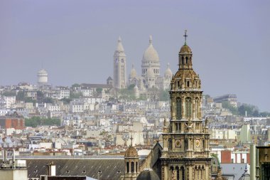 Yaz günü, Paris çatıları panoramik genel bakış