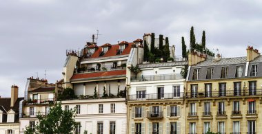 Yaz günü, Paris çatıları panoramik genel bakış