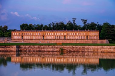 Chantilly kale panoramik manzaralı günbatımı arka plan üzerinde