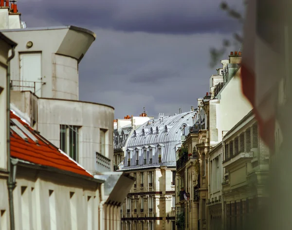 夏の日にパリの屋根パノラマの概要 — ストック写真
