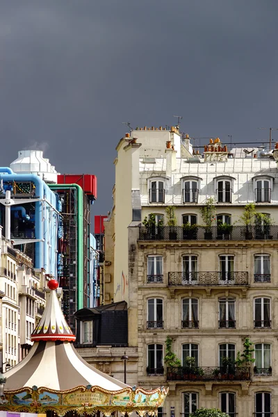 Vista general de los tejados de París en el día de verano —  Fotos de Stock