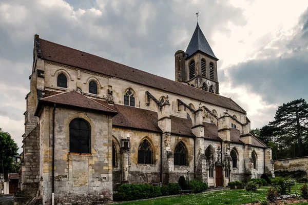 Antiga igreja medieval no campo francês — Fotografia de Stock