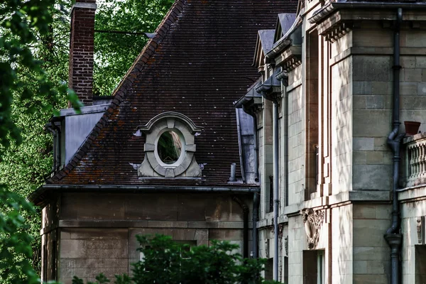 Castelo francês clássico na região de Paris, marco turístico — Fotografia de Stock