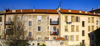 Yaz günü klasik güzel bahçesinde görüntüleyin