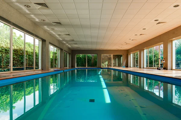 Long covered swimmimg pool on resort — Stock Photo, Image