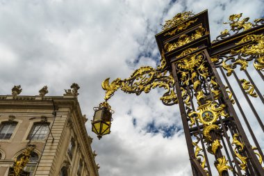 Nancy güzel altın kaplı sokak lambası