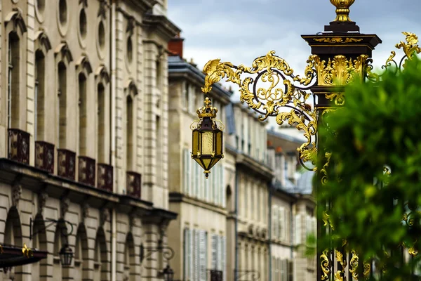 Beautiful golden covered street lamp in Nancy — Stock Photo, Image