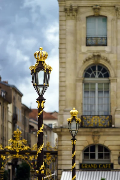 Beautiful golden covered street lamp in Nancy — Stock Photo, Image