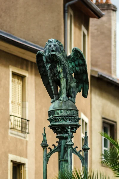 Edificios antiguos en la calle Nancy, Francia — Foto de Stock