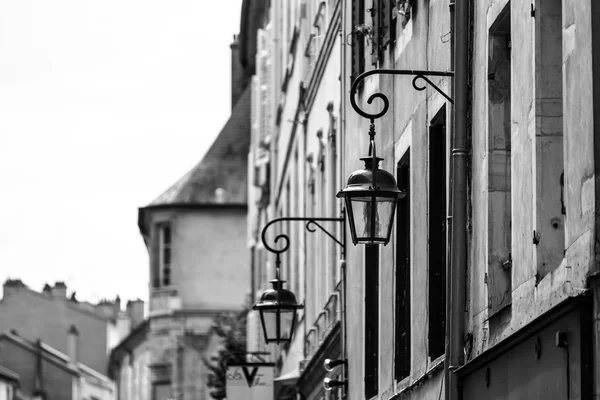 Stare budynki przy ulicy w Nancy, Francja — Zdjęcie stockowe