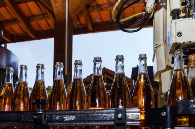 Otomasyon şişeleme satırı için şampanya Alsace'deki / daki üretmek