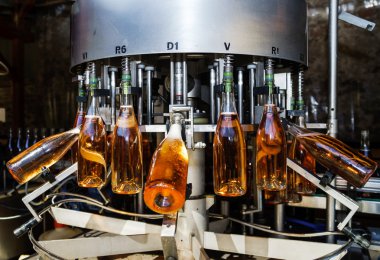 Otomasyon şişeleme satırı için şampanya Alsace'deki / daki üretmek