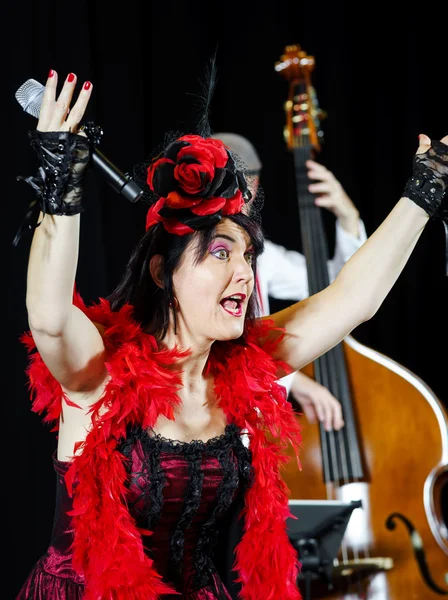 Christel Kern a cantar chanson. Retrato de atriz francesa. Cena — Fotografia de Stock