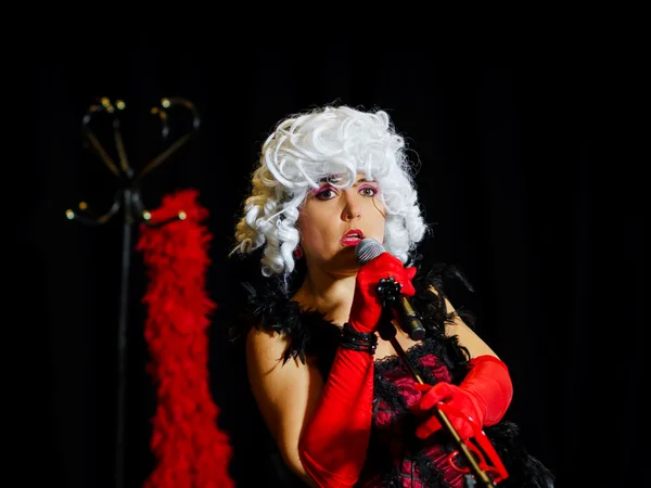 Christel Kern singing chanson. Portrait of french actress. Scene — Stock Photo, Image