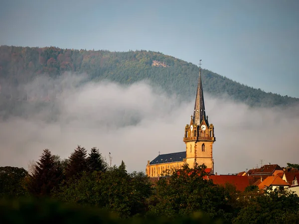 Clocher Une Ancienne Église Village Bernardschwiller Alsace Soleil Automne Matinal — Photo