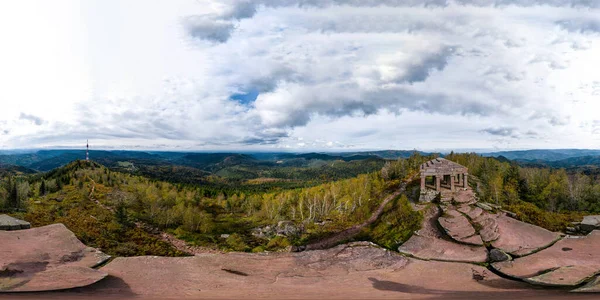 Drone Esférico 360 Graus Vista Panorâmica Monumento Pico Montanha Donon — Fotografia de Stock