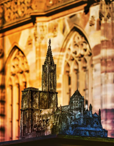 Modelo Miniatura Catedral Estrasburgo Bronce Instalado Plaza Catedral Francia —  Fotos de Stock