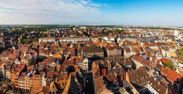 Luchtfoto Van Stad Straatsburg Zonnige Dag Rode Betegelde Daken Klein — Stockfoto