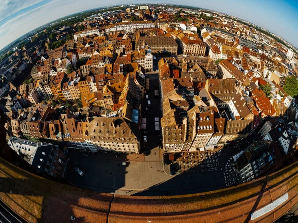 Strasbourg Şehrinin Havadan Görünüşü Güneşli Bir Gün Kırmızı Kiremitli Çatılar — Stok fotoğraf