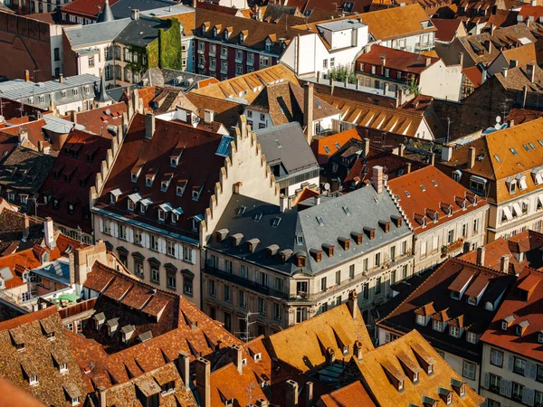 Vista Aérea Cidade Estrasburgo Dia Ensolarado Telhados Azulejos Vermelhos Pequenas — Fotografia de Stock