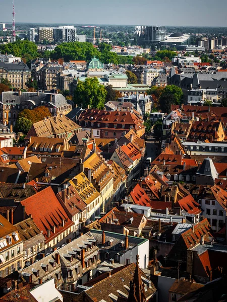 Letecký Pohled Město Štrasburk Slunečný Den Červené Kachlové Střechy Malé — Stock fotografie